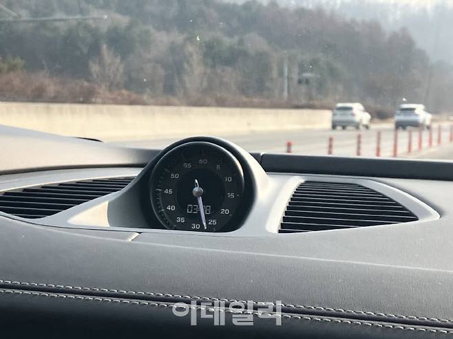 포르쉐 마칸 일렉트릭