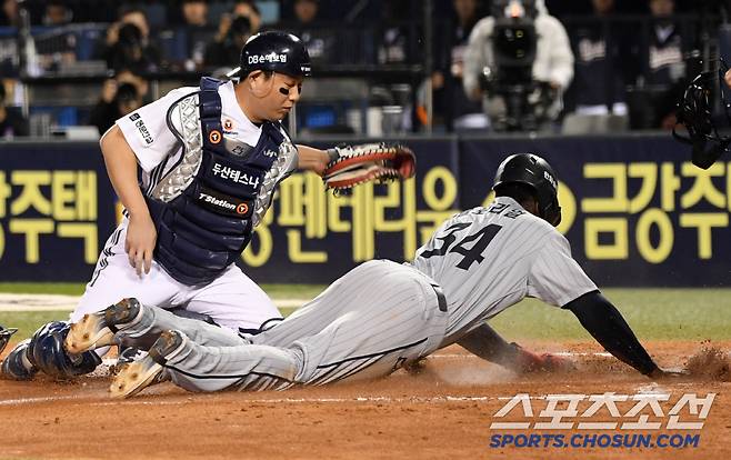 10일 잠실구장에서 열린 두산 베어스와 한화 이글스의 경기. 6회초 1사 1,3루 한화 플로리얼이 홈스틸을 시도하고 있다. 잠실=박재만 기자 pjm@sportschosun.com/2025.04.10/