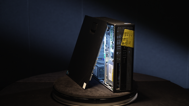 ▲뉴스타파가 입수해 디지털포렌식을 마친 '명태균PC'. 지난해 9월 검찰에 압수됐다가, 지난 3월 뉴스타파로 왔다.
