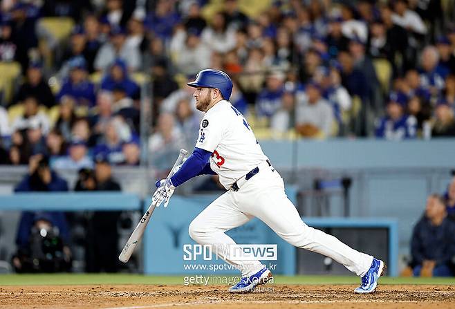 ▲ 맥스 먼시는 LA 다저스 타자들 가운데 가장 먼저 어뢰 방망이를 장만했다. 하지만 실전에서는 효과를 보지 못했다. 첫 세 타석에서 안타를 치지 못했고 네 번째 타석에서 기존 방망이를 들고 2루타를 날렸다.