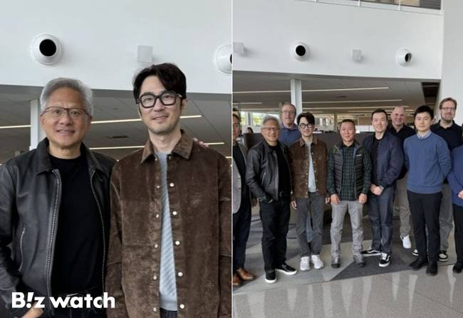 10일(현지시간) 미국 캘리포니아주 산타클라라에 위치한 엔비디아 본사에서 김창한 크래프톤 대표(오른쪽)가 젠슨 황 엔비디아 CEO(왼쪽)과 기념사진을 촬영하고 있다./사진=크래프톤 링크드인 계정 캡처