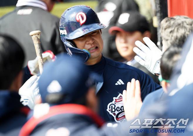 17일 수원KT위즈파크에서 열린 KBO리그 KT 위즈와 두산 베어스의 시범경기. 4회초 1사 1,2루 두산 김재환이 스리런포를 날린 뒤 환호하고 있다. 수원=박재만 기자 pjm@sportschosun.com/2025.03.17/