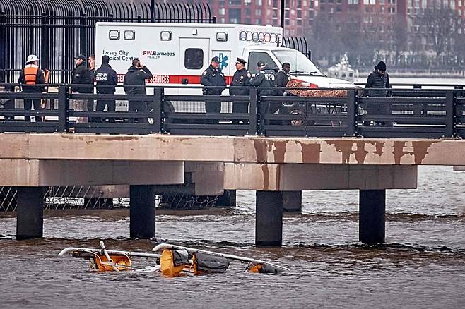 허드슨강 헬기 추락사고 현장 /사진=연합 지면외신화상(AFP)