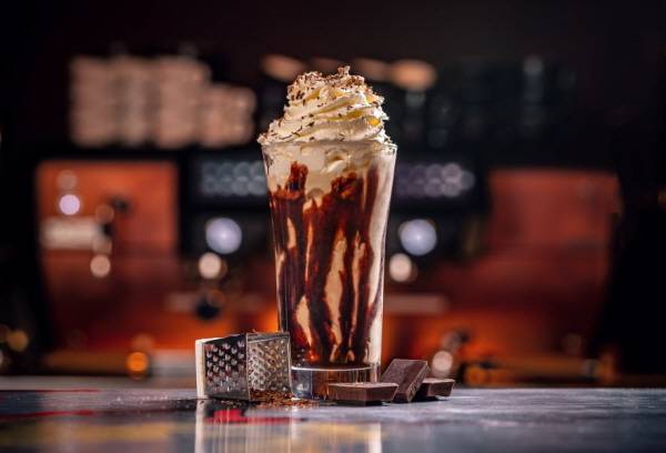 미국 심장내과 전문의 에반 레빈 박사는 심장 건강에 해로운 대표적인 음료로 프라푸치노, 술, 탄산음료, 에너지 드링크를 꼽았다./사진=클립아트코리아