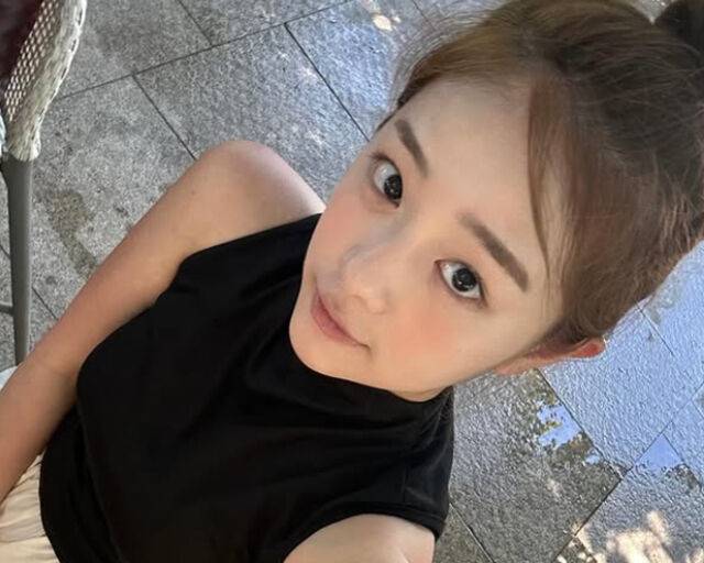 채서안의 외모는 깨끗한 이미지에 고급스러운 분위기를 자아내 많은 시청자들의 눈길을 사로잡았다. / 채서안 SNS 캡처