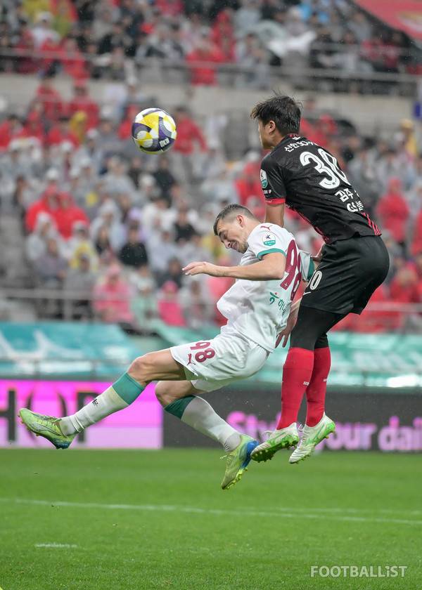 안톤(왼쪽, 대전 하나), 김주성(오른쪽, FC서울). 서형권 기자