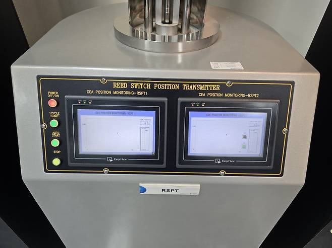 제어봉 위치전송기(RSPT) 데모 장치. 우진 제공