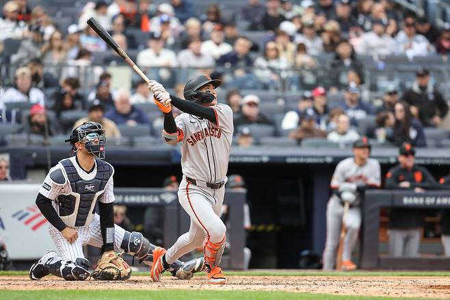 이정후가 6회초 1사 1,2루서 우측으로 홈런을 날리고 있다. Imagn Images연합뉴스