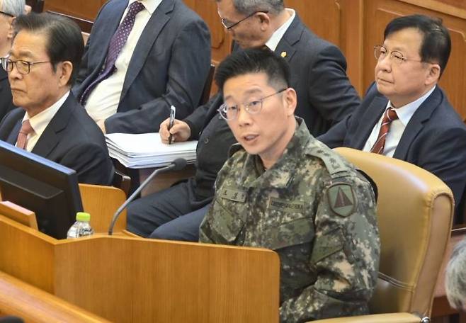 조성현 수도방위사령부 제1경비단장(대령)이 13일 서울 종로구 헌법재판소에서 열린 윤석열 대통령 탄핵 심판 8차 변론에서 증언하고 있다. 2025.2.13. 헌법재판소 제공