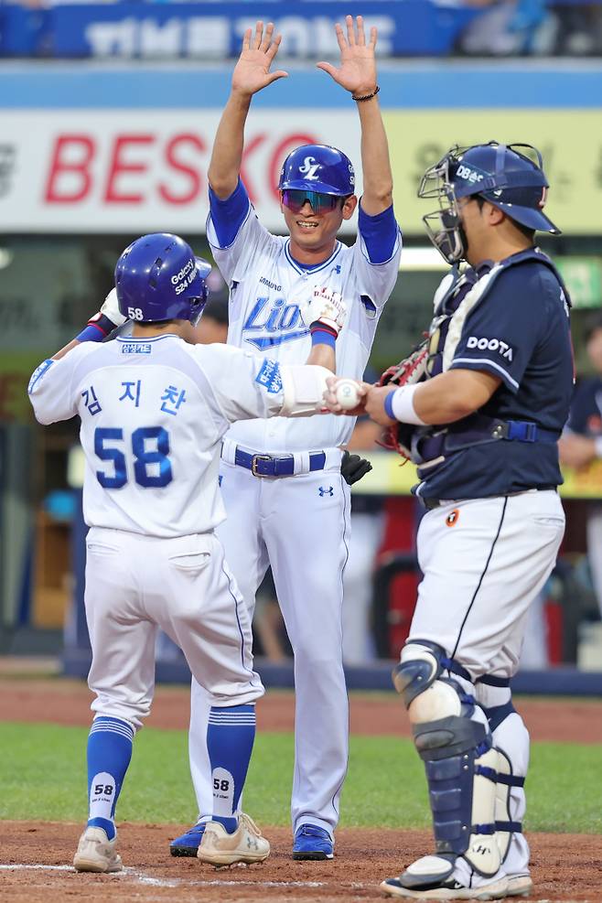 삼성 김지찬-강명구 코치. 삼성 제공