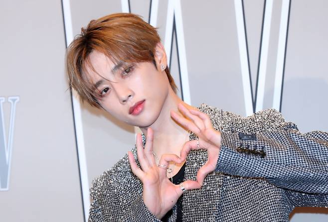 그룹 더보이즈 선우 측이 최근 불거진 인성 논란과 관련해 사과했다. 악성 댓글에는 법적 대응의 뜻을 전했다. 사진은 지난해 10월 서울 종로구 포시즌스호텔에서 열린 더블유 코리아 제19회 유방암 인식 향상 캠페인 자선 행사 'LOVR YOUR W'에 참석한 그룹 더보이즈 멤버 선우. /사진=뉴시스