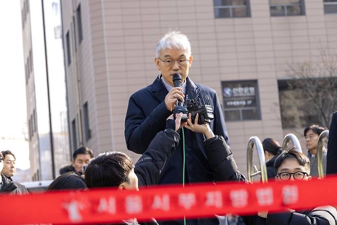 1월19일 서부지법 폭동 현장을 방문해 발언하고 있는 천대엽 법원행정처장. ⓒ시사IN 조남진
