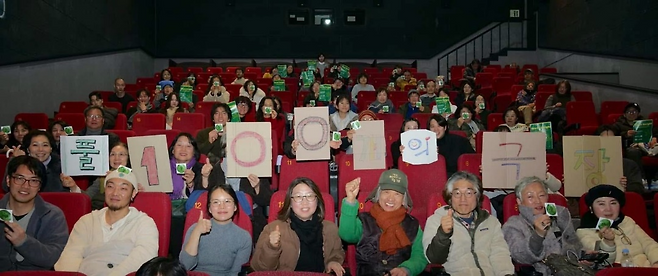 제목 : 풀상영시간 : 89분 청소년관람불가, 감독 : 이수정, 출연 : 권용현, 천호균, 보리, 이명현, 강병석, 빌스택스, 김도, 배급 : 미디어나무㈜ 제작·공동배급 : 생의 한가운데