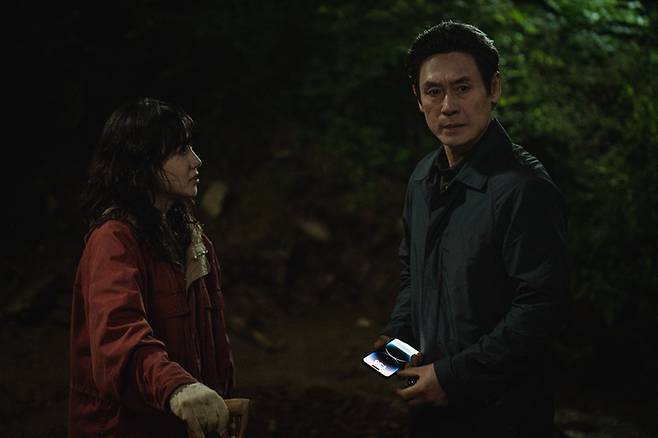 ‘하이퍼나이프’ 박은빈과 설경구. 사진ㅣ월트디즈니컴퍼니 코리아