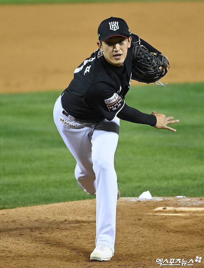 15일 오후 광주-KIA챔피언스필드에서 열린 '2025 신한 SOL Bank KBO리그' KT 위즈와 KIA 타이거즈의 경기, KIA가 KT를 1:0으로 제압하고 2연승을 달렸다. 고영표는 6이닝 3피안타 3사사구 11탈삼진 무실점을 기록했다. 엑스포츠뉴스 DB