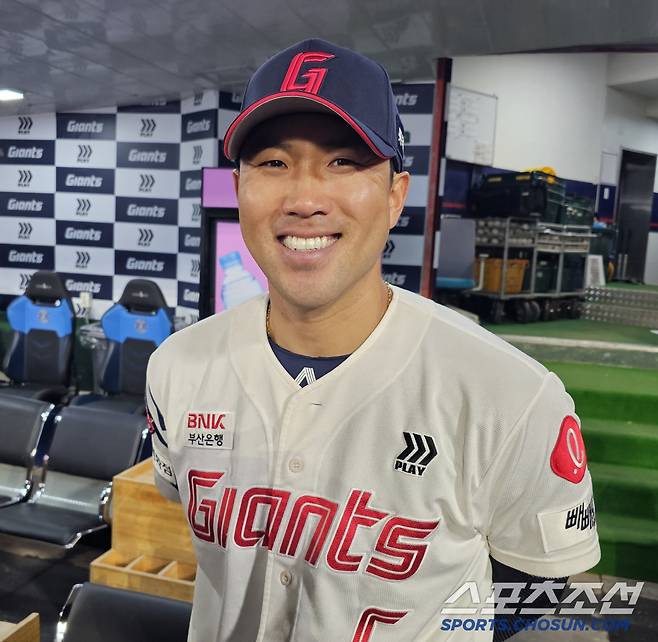 히어로 인터뷰에 임한 전준우. 김영록 기자