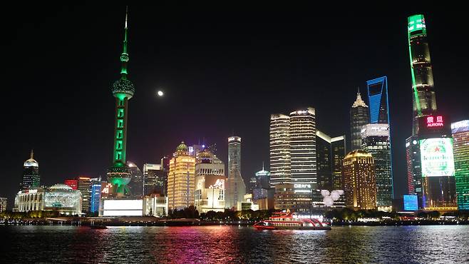 중국은 지난 4월 도널드 트럼프가 부과한 145%의 관세에 맞서 중국으로 들어오는 미국 제품에 대해 125%의 관세를 부과하며 대응했다