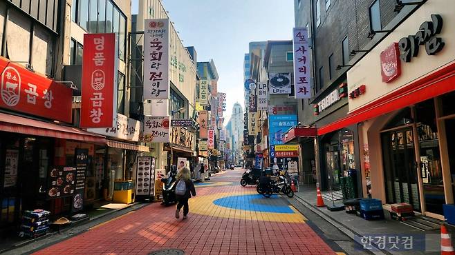 16일 서울 중구 을지로 식당가. 사진=신용현 기자