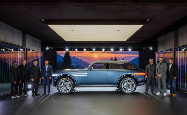 제네시스가 '제네시스 하우스 뉴욕'에서 엑스 그란 이퀘이터 콘셉트와 'GMR-001 하이퍼카'의 실차 디자인 모델을 공개했다./사진=현대차