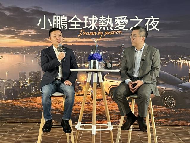 허샤오펑(왼쪽) 샤오펑 창업자 겸 회장이 브라이언 구 부회장과 16일 홍콩 호프웰 호텔에서 공동 인터뷰를 진행하고 있다. 김광수특파원