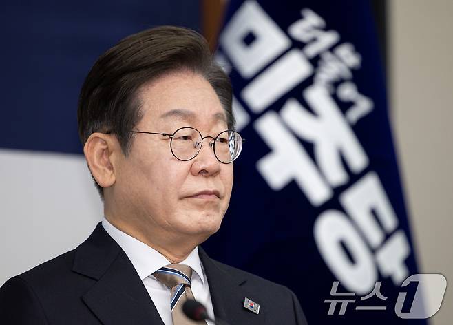 이재명 더불어민주당 대선 경선 후보가 16일 서울 여의도 국회에서 열린 공명선거 실천 협약식에 참석해 있다. 2025.4.16/뉴스1 ⓒ News1 이재명 기자