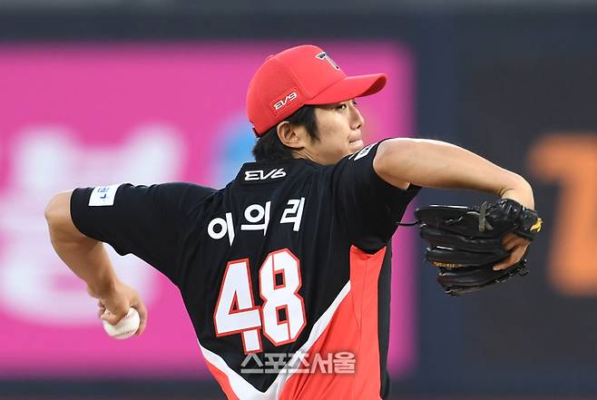 KIA 이의리가 수원케이티위즈파크에서 열린 2024 KBO리그 KT전에 선발 등판해 힘차게 공을 던지고 있다. 수원 | 박진업 기자 upandup@sportsseoul.com