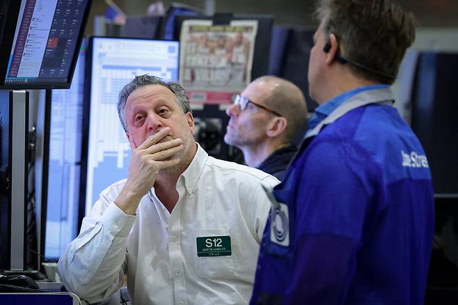 미국 주식 시장은 16일 제롬 파월 연준 의장의 발언 등 영향으로 일제히 하락했다./로이터 연합뉴스