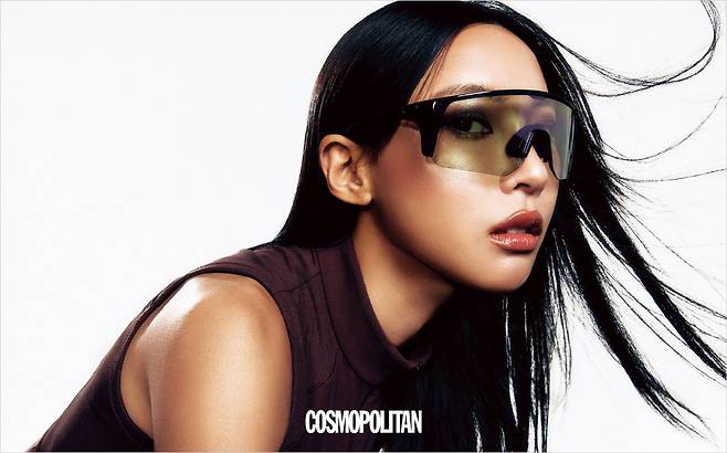 충격과 자외선으로부터 얼굴을 보호하는 와이드 렌즈 디자인이 매력적인 레디 고글 20만원대 WTD.