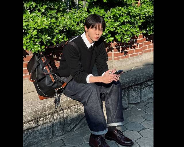 주우재가 길거리에서 눈이 부신 듯 한쪽 눈을 감고 있다. / 주우재 SNS 캡처