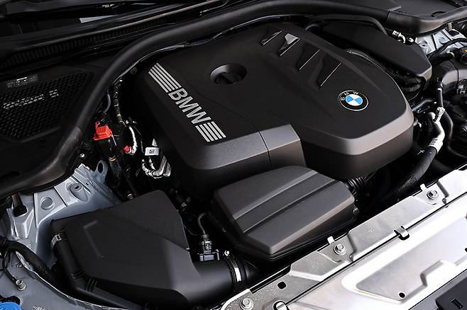 BMW 320i 투어링. 사진 김학수 기자