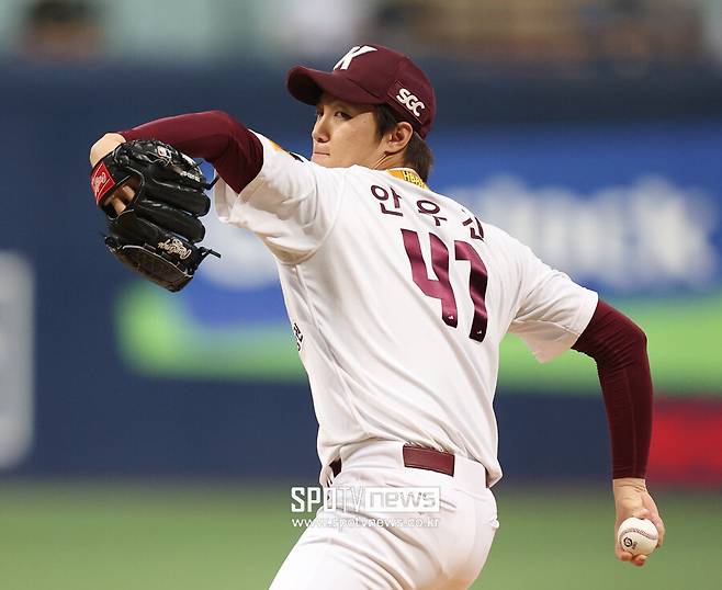 ▲ 팔꿈치 재활을 마친 안우진은 정기적인 투구를 이어 가며 연내 1군 복귀 가능성을 높이고 있다 ⓒ곽혜미 기자