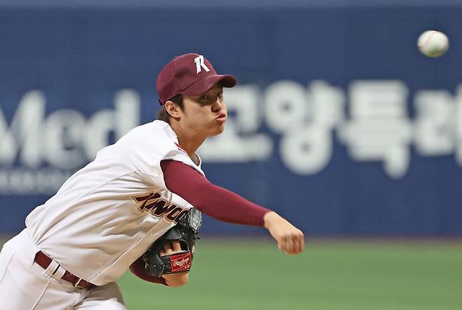 ▲ 안우진은 이미 마운드에서 최고 156km의 공을 던지는 등 재활이 성공적으로 마무리됐음을 알렸다 ⓒ연합뉴스