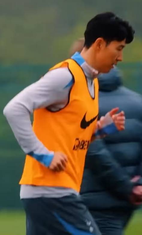 훈련하는 손흥민의 모습