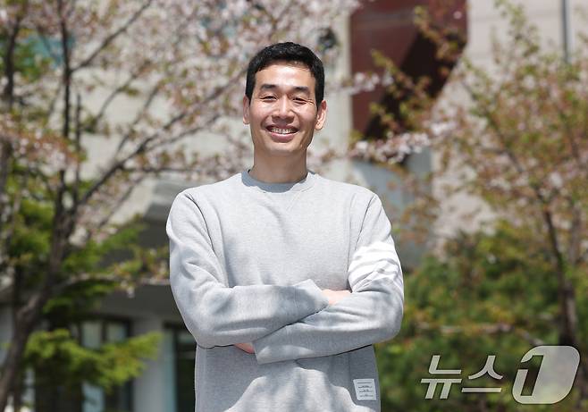 정관장 고희진 감독이 16일 경기 성남시의 한 카페에서 열린 뉴스1과의 인터뷰에 앞서 포즈를 취하고 있다. ⓒ News1 김영운 기자