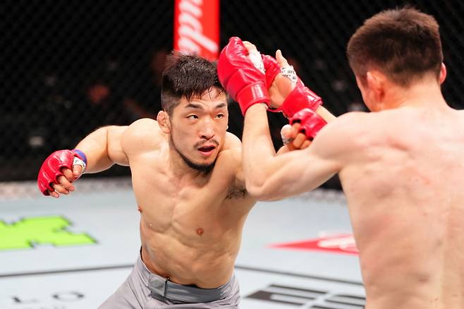 유수영(왼쪽). 사진 | UFC