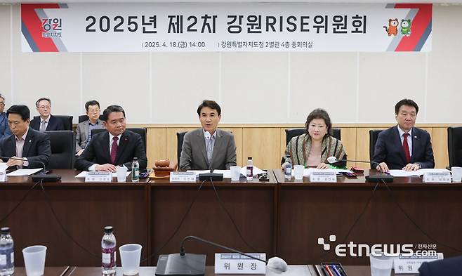 강원특별자치도는 김진태 도지사(왼쪽 세번째)가 참석한 가운데 강원RISE위원회를 열고 대학지원사업 추진 계획을 확정했다.