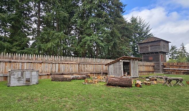 모피 옷 제작용 비버를 잡기 위해 백인들이 19세기 초 시애틀 근처에 설치했던 요새 / 손호철 제공