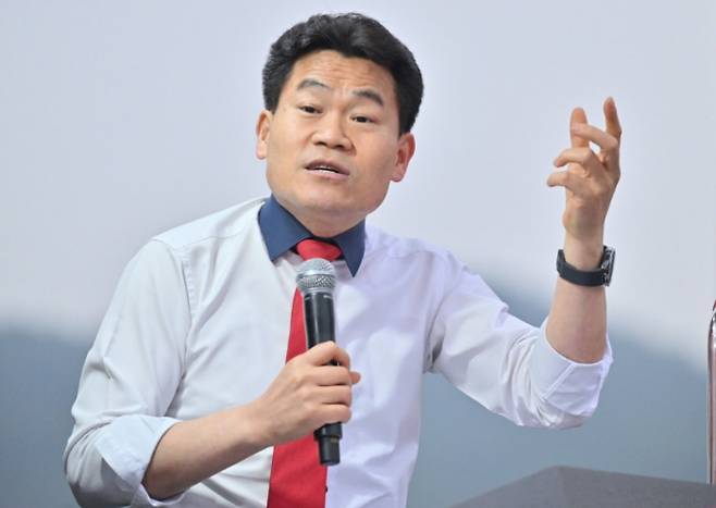 한국사 강사 전한길씨가 사전투표의 공정성 강화를 위한 규칙 개정을 요구하며 "우리 요구를 받아들이지 않는다면 극단적인 선택도 고려하고 있다"고 밝혔다. /사진=뉴시스