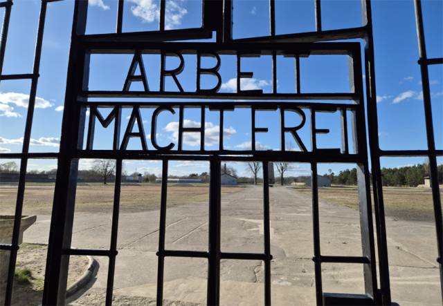 ▲ '노동이 자유롭게 하리라'는 현판을 단 작센하우젠 수용소 정문. ⓒ김재명