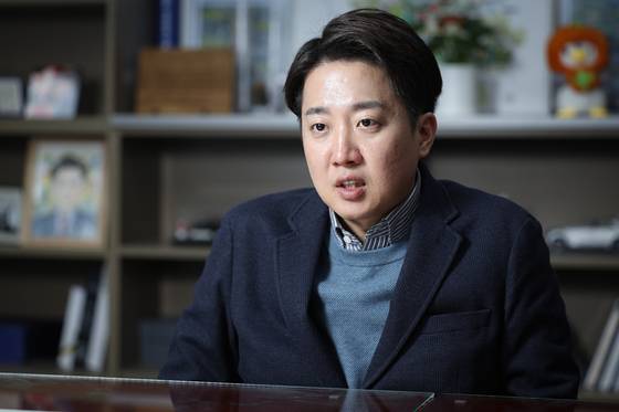 개혁신당 대선후보 이준석 의원이 16일 오후 국회 의원회관에서 중앙일보와 인터뷰를 하고 있다. 전민규 기자. 2025.04.16.