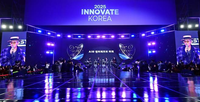 K-pop artist G-Dragon is seen speaking on screen during Innovate Korea 2025, hosted by the Herald Media Group, at the Korea Advanced Institute of Science and Technology's Lyu Keun-chul Sports Complex in Daejeon on Wednesday. (Lee Sang-sub/The Korea Herald)