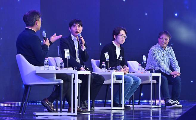 Former Go master Lee Se-dol (second from left) speaks during Innovate Korea 2025 held in Daejeon on Wednesday. (Im Se-jun/The Korea Herald)