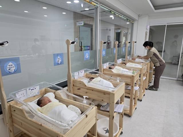 상주시공공산후조리원 신생아실. 상주시 제공