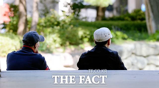 초고령사회에 진입하면서 인간의 존엄성을 지키며 삶을 마무리하는 웰엔딩(Well-Ending)에 대한 수요가 높아지고 있다. 보험업계에서는 요양사업 진출, 간병보험과 같은 시니어 상품 확대를 통해 '웰엔딩'을 지원하고 있다. /더팩트 DB