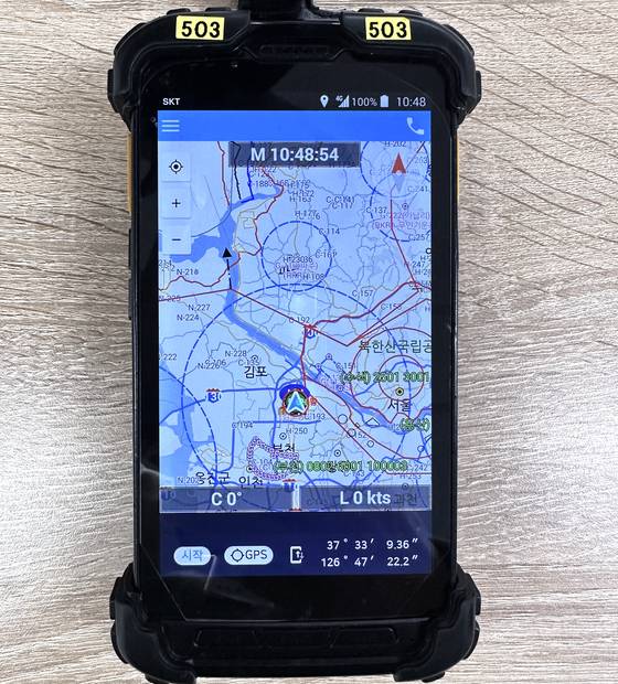 산림재난상황실과 연동된 PDA 기기. 헬기 조종사가 이 기기를 들고 헬기에 탑승하면 산림항공관리소가 실시간 헬기 위치를 파악할 수 있다. 문희철 기자