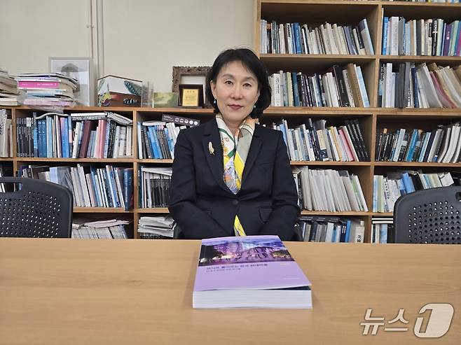 '전시로 풀어보는 한국 현대미술' 저자 진휘연 한국예술종합학교 교수. ⓒ 뉴스1 김정한 기자