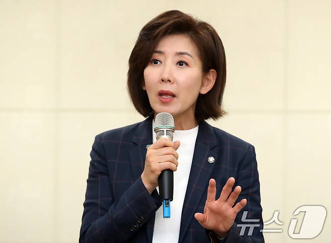 나경원 국민의힘 대선 경선 후보가 21일 오후 대구시의회에서 열린 기자간담회에서 발언하고 있다. 2025.4.21/뉴스1 ⓒ News1 공정식 기자