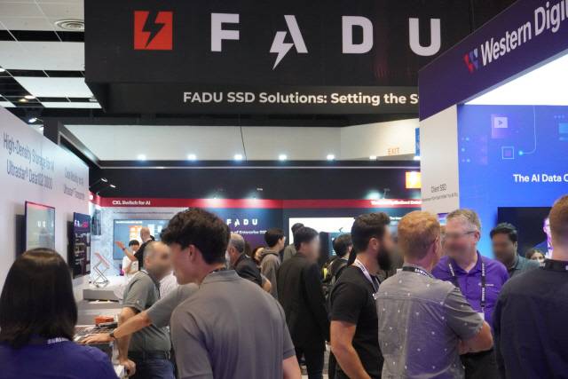 지난해 8월 열린 세계 최대규모 반도체 전시회 2024 FMS에서 관람객들이 파두 부스를 둘러보고 있다. 파두 제공.