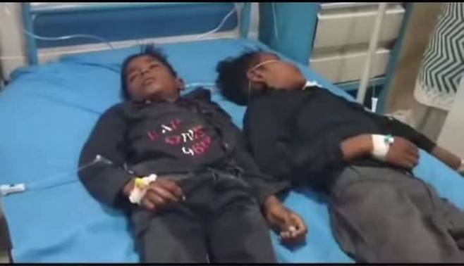 파키스탄 펀자브주 하피자바드의 한 기독교 마을에서 독이 든 사탕을 먹고 입원 치료 중인 어린이들. ICC 홈페이지 캡처