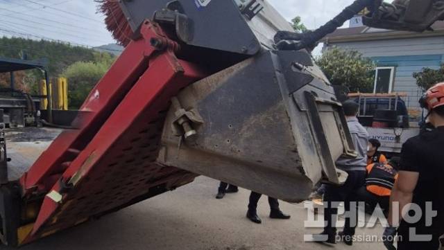 ▲중장비 끼임사고 현장ⓒ여수소방서